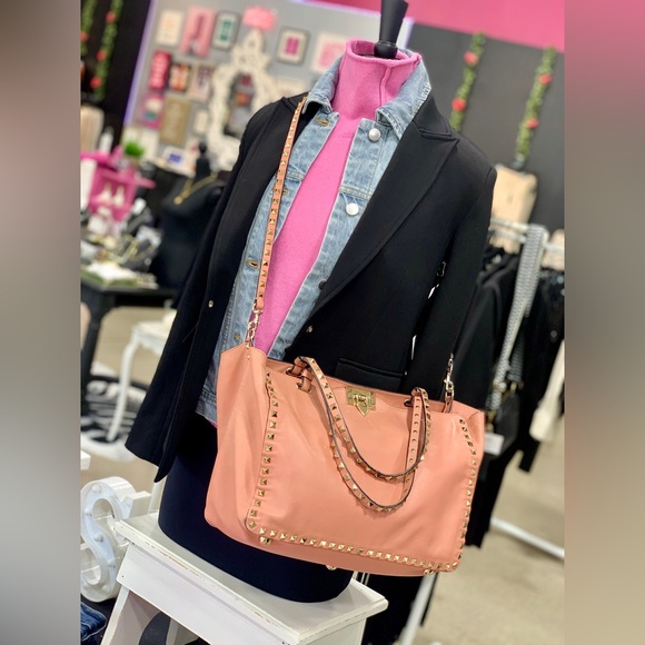 ❌SOLD❌Authentic Valentino Garavani pink leather Rockstud leather purse - Picture 3 of 17